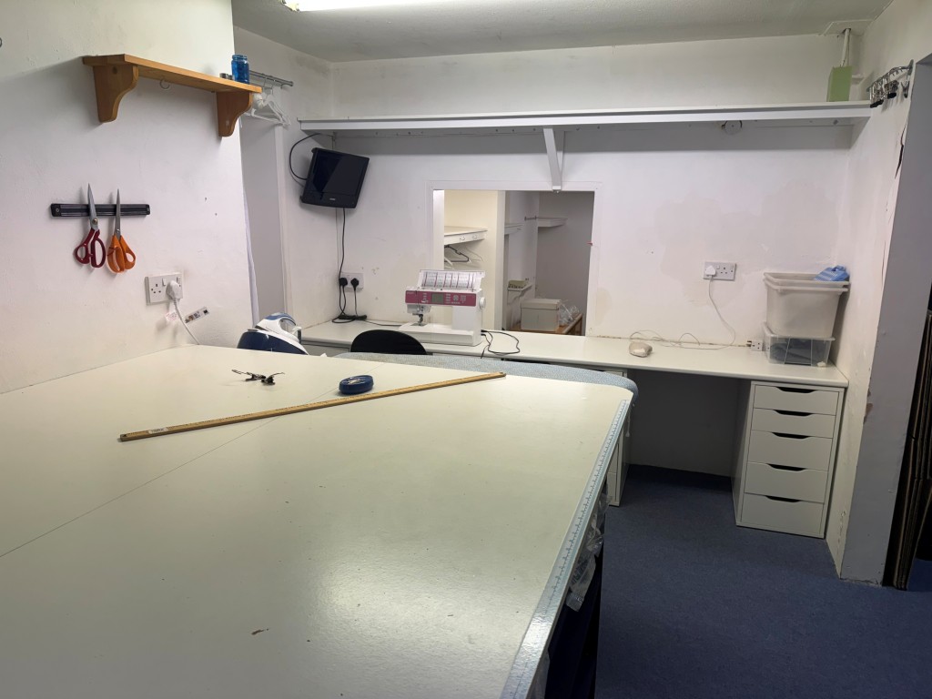 Lot: 77 - GROUND FLOOR COMMERCIAL UNIT AND LOWER FLOOR WORKSHOP PREVIOUSLY IN USE AS A RESIDENTIAL FLAT - A Workroom